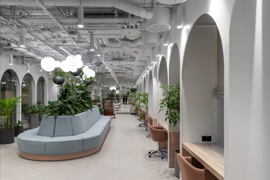 Пример биофиольных решений для офиса, ИТ-хаб «Т-Технологии» в Санкт-Петербурге