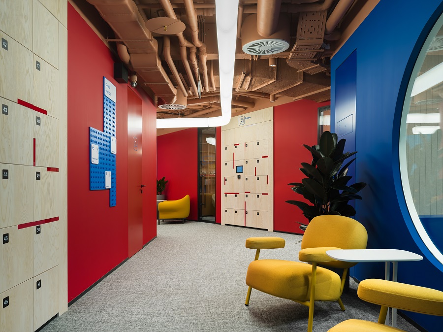 Системы локеров для личных вещей в офисе Positive Technologies